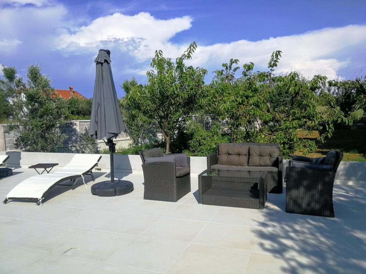 Villa Flora Maris Apartments Privlaka  Exteriör bild