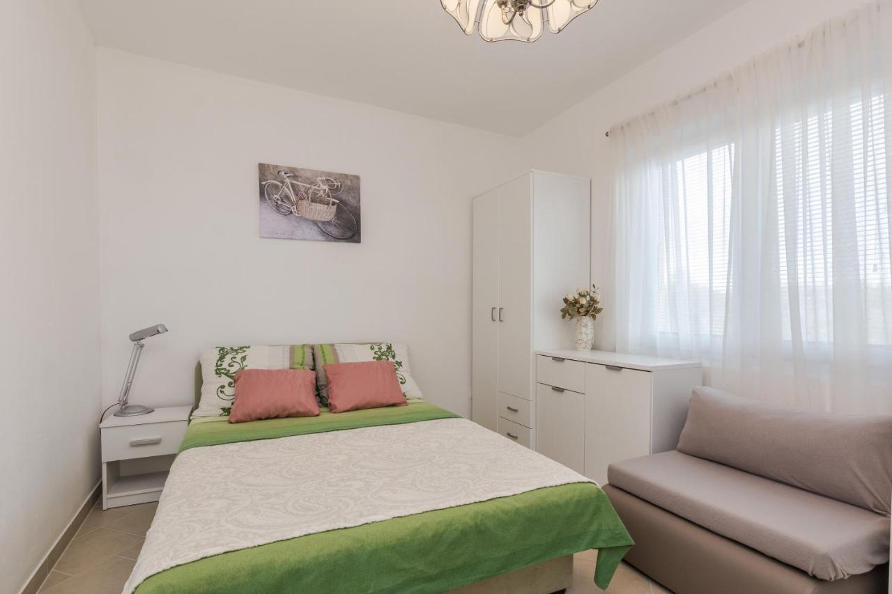 Villa Flora Maris Apartments Privlaka  Exteriör bild